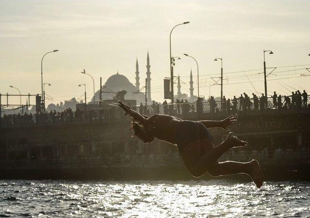 Sonbaharda Boğazın Serin Sularında Yüzdüler