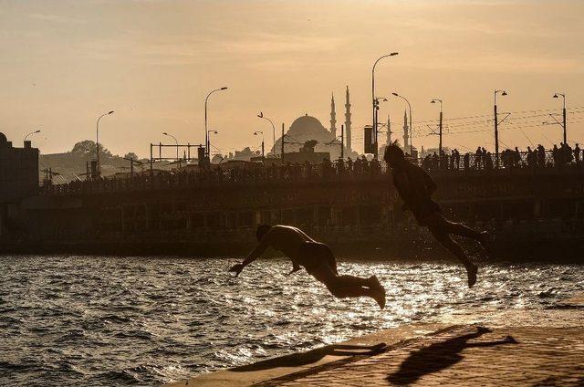 Sonbaharda Boğazın Serin Sularında Yüzdüler