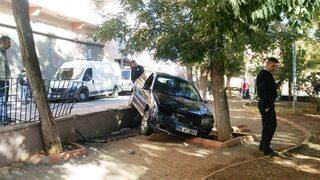 Yola Fırlayan Çocuğa Çarpmamak İsterken Parka Uçtu