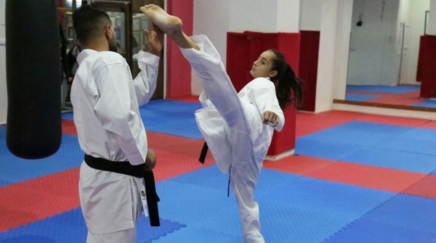 Diyarbakır&rsquo;ın En İyi Karatecisi 13 Yaşındaki Sena Oldu