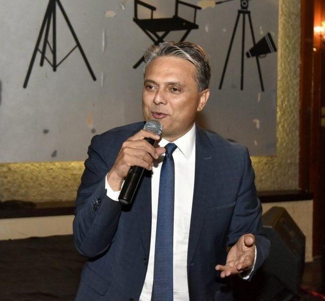 Uysal Muhtarların Yemeğine Katıldı 1