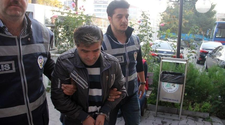 Boşanmak İstemediği Eşini Bıçaklayan Koca Tutuklandı