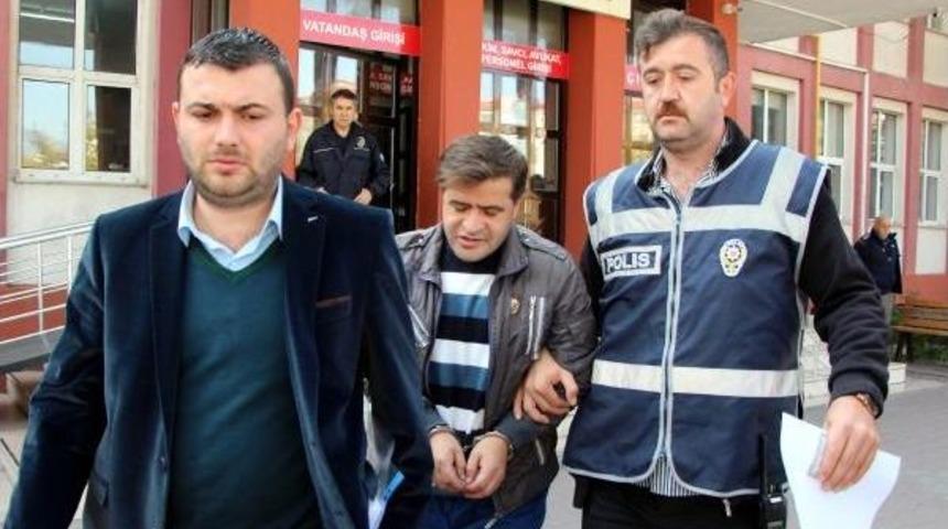 Boşanma Aşamasındaki Eşini Bıçaklayan Berber Tutuklandı