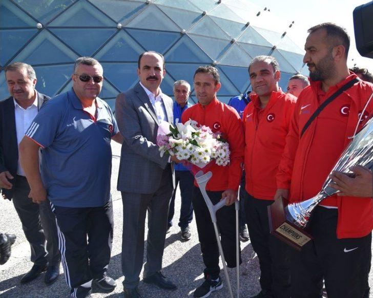 Avrupa’nın En Büyük Kupası Avrupa’nın En Büyük Kelebek Bahçesi’nde G1