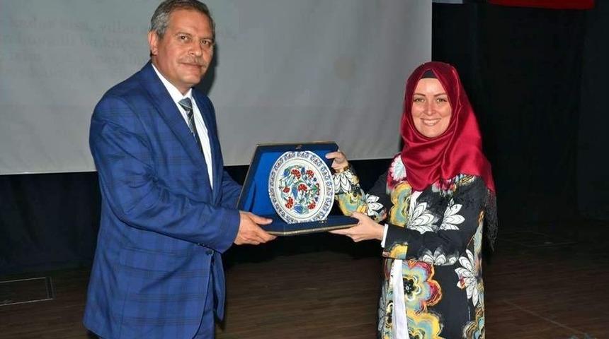 Hatice K&uuml;bra Togar: &Ccedil;ocuklarımız Adetlerle Değil, Ayetlerle B&uuml;y&uuml;s&uuml;n