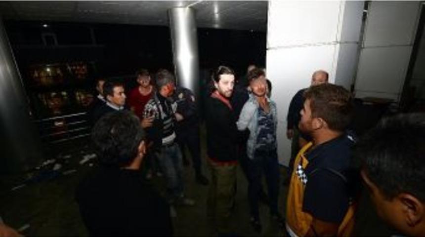 İntihar Şovunda Avm&rsquo;yi Savaş Alanına &Ccedil;eviren 2 Kişi Tutuklandı