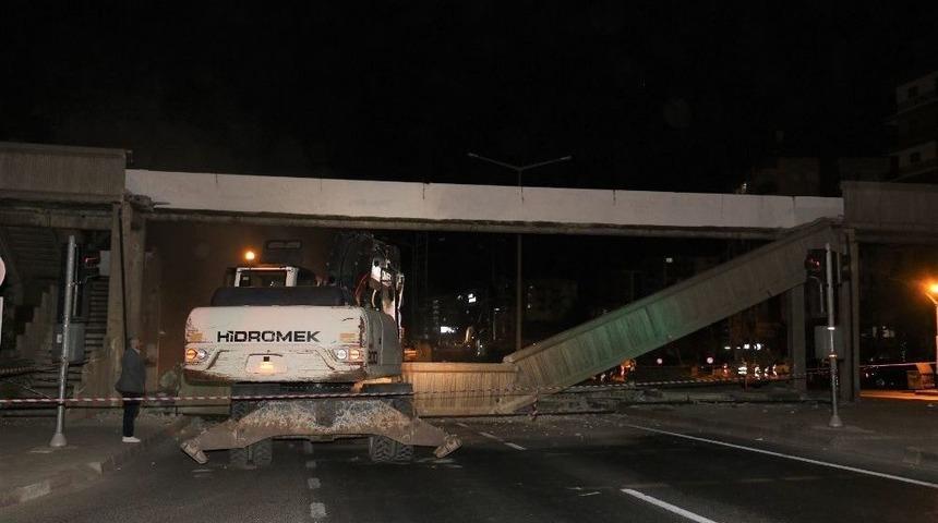 Yeni Proje İ&ccedil;in Eski &Uuml;st Ge&ccedil;idin Yıkımı Ger&ccedil;ekleştirildi
