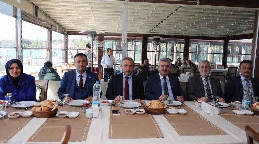 Muhtarlarla Bir Araya Gelen Başkan Barna: