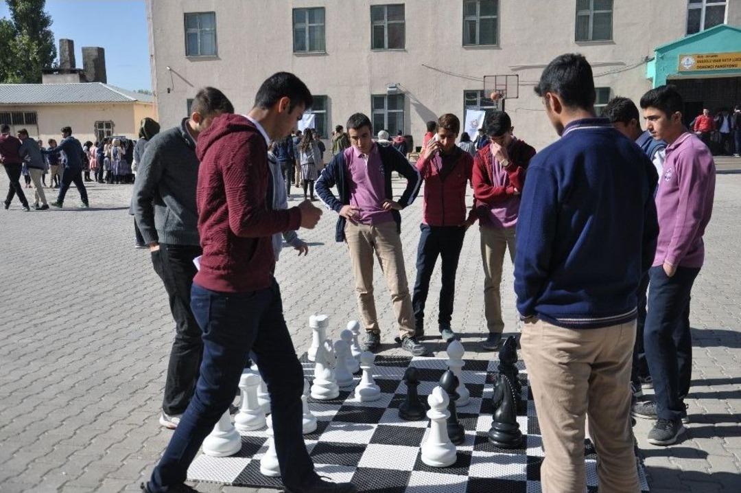 Muşlu Gen&ccedil;ler, "mobil Gen&ccedil;lik Merkezi" İle Eğlendi