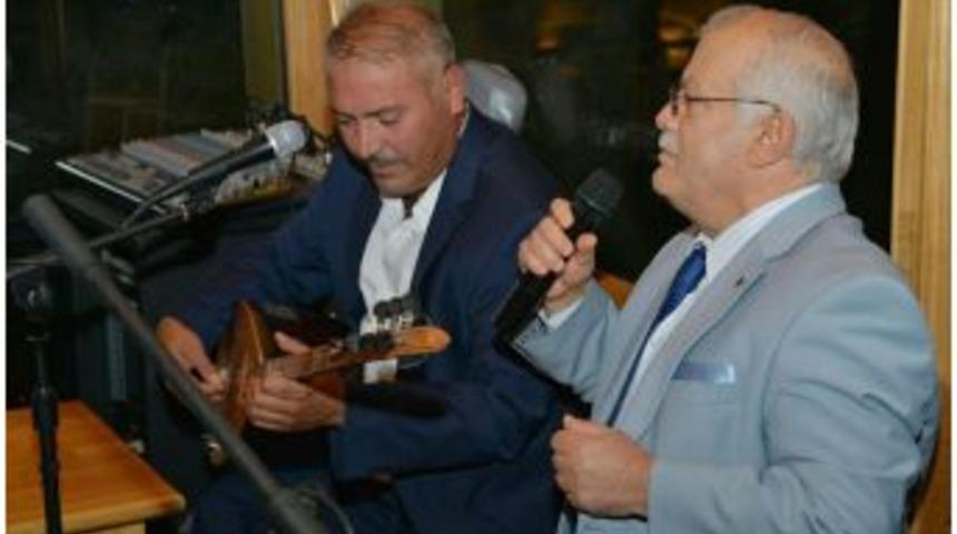 Vali Şent&uuml;rk, Neşet Ertaş&rsquo;ın Yeğeni İle &lsquo;a&ccedil;ma Z&uuml;l&uuml;flerin&rsquo; T&uuml;rk&uuml;s&uuml;n&uuml; Okudu