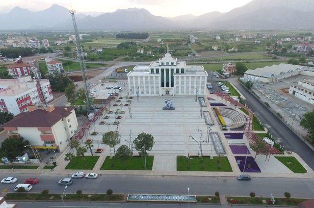 D&ouml;şemealtı Kent Meydanı Projesi &Ouml;d&uuml;llendirildi 1