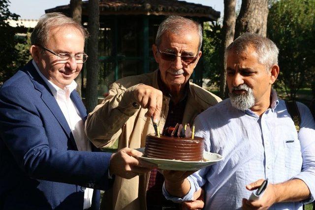 S&uuml;tler İneğin Memesinden El Değmeden Şişeleniyor 2