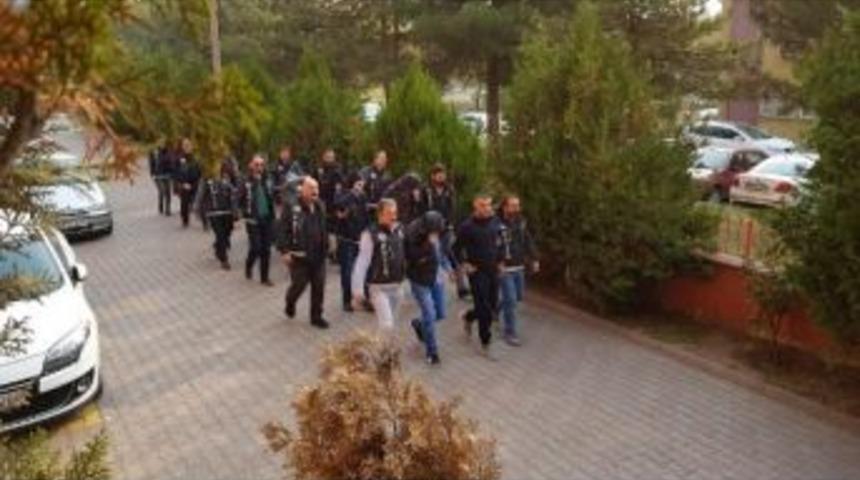 Karab&uuml;k Merkezli Uyuşturucu Operasyonu Ş&uuml;phelileri Adliyede