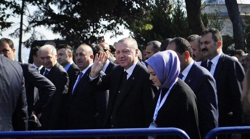 Cumhurbaşkanı Erdoğan, Cuma Namazını Bezm-i Alem Valide Sultan Camii&rsquo;nde Kıldı