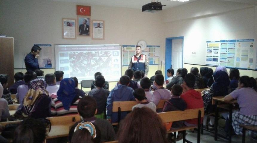 Jandarmadan &Ouml;ğrencilere Trafik Eğitimi