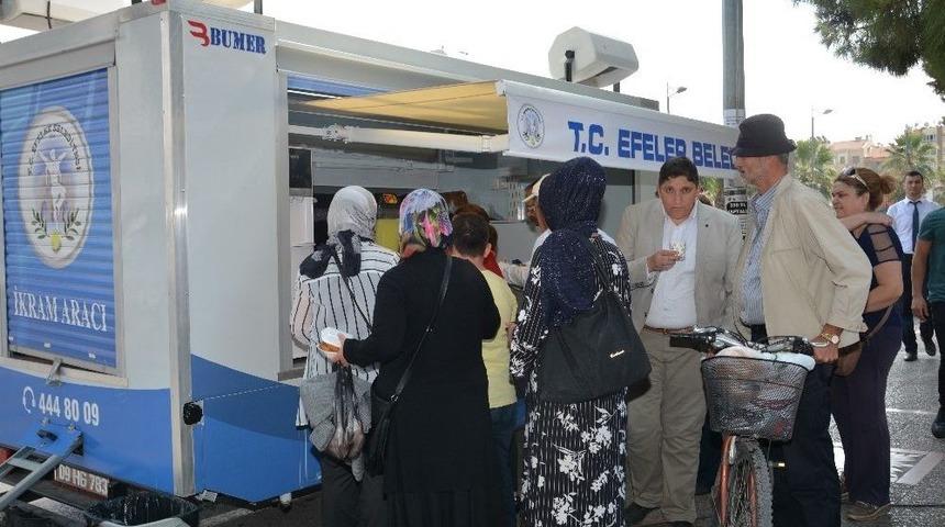 Efeler Belediyesinden Vatandaşa Cuma İkramı