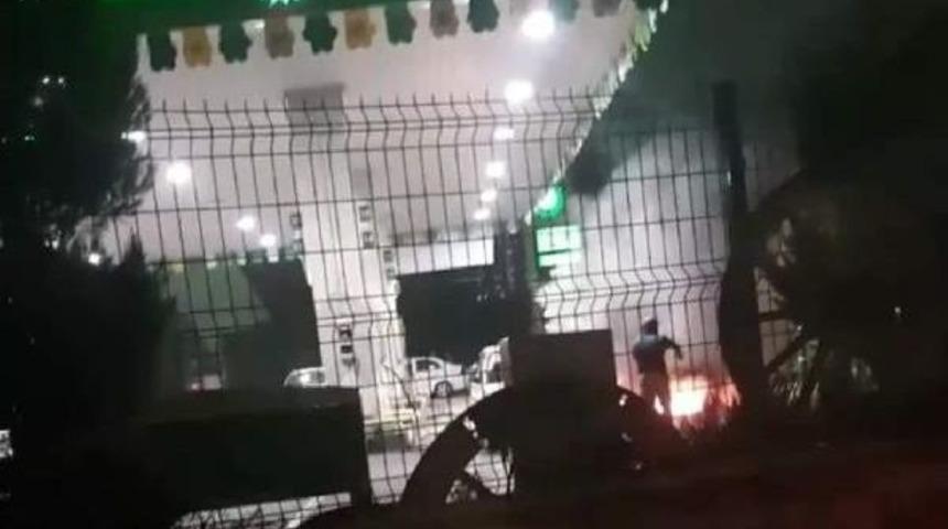 Akaryakıt Istasyonunda Alev Alan Otomobil Korkuttu