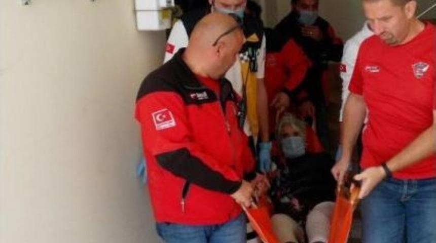 Dak Kaybolan Yaşlı Kadını Buldu