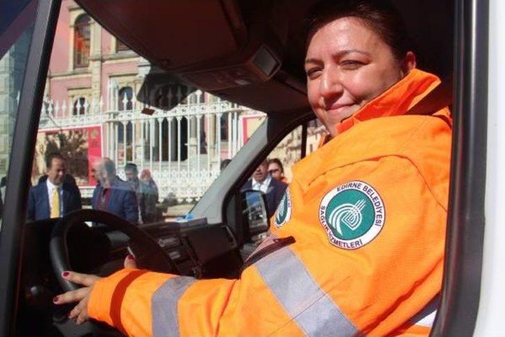 Edirne Belediyesi'nin Ilk Kadın Ambulans Şoförü Göreve Başladı