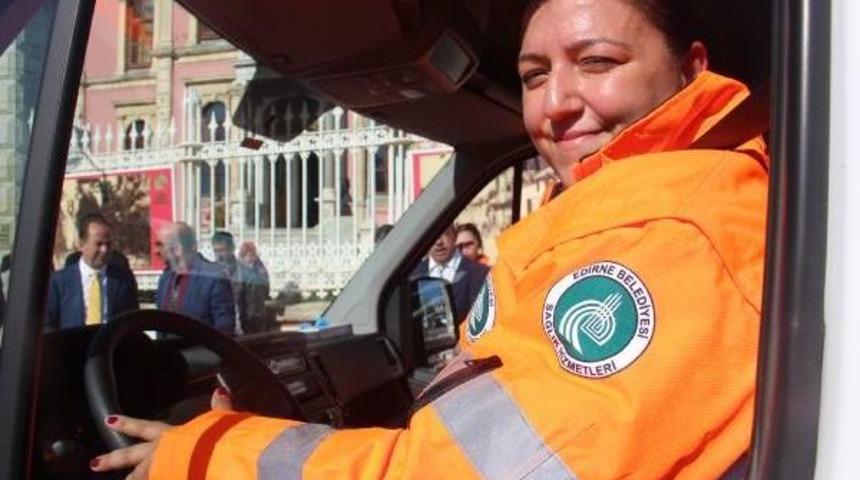 Edirne Belediyesi'nin Ilk Kadın Ambulans Şof&ouml;r&uuml; G&ouml;reve Başladı
