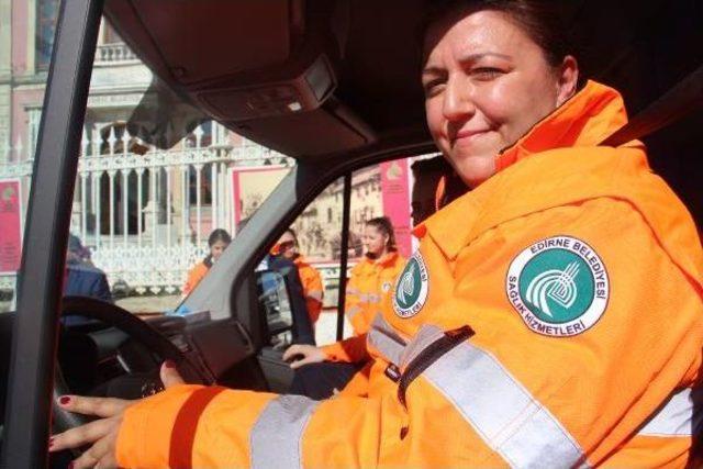 Edirne Belediyesi'nin Ilk Kadın Ambulans Şoförü Göreve Başladı