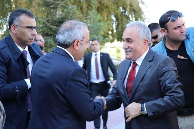 Gıda, Tarım Ve Hayvancılık Bakanı Ahmet Eşref Fakibaba: 1