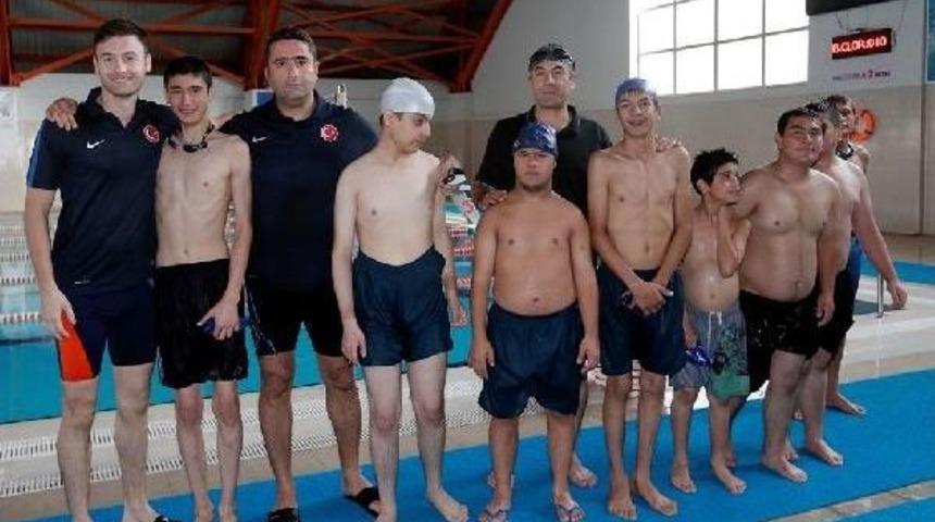 &Ouml;nce Y&uuml;zd&uuml;ler, Daha Sonra Makam Aracıyla Şehir Turu Attılar