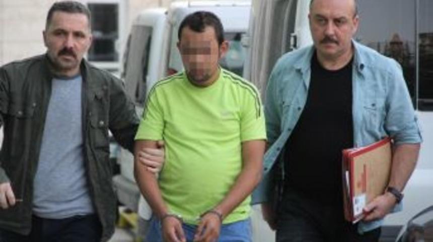 Sigara Vermedi Diye Bı&ccedil;akladı