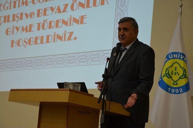 Hr&uuml;&rsquo;de Doktor Adayları Beyaz &Ouml;nl&uuml;k Giydi 1