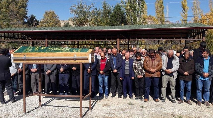 Astsubaylık Sınavı İ&ccedil;in Gittiği Ankara&rsquo;da &Ouml;ld&uuml;r&uuml;len Gen&ccedil; Sivas&rsquo;ta Toprağa Verildi