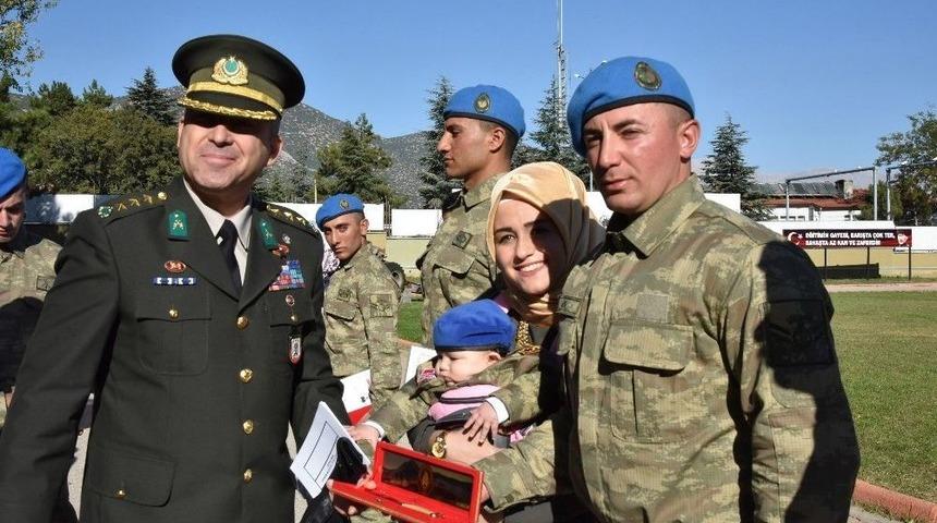 Uzman Komandolar Br&ouml;velerini Taktı