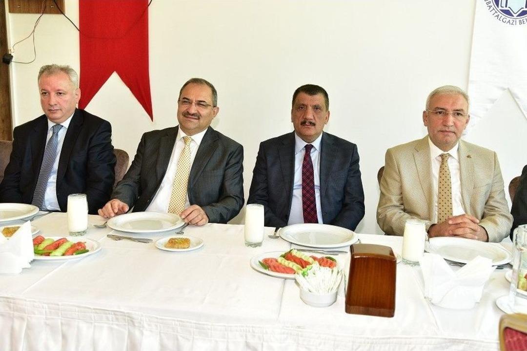 Battalgazi Belediyesinden Muhtarlar G&uuml;n&uuml; Etkinliği