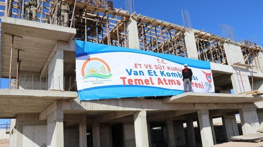 Bakan Fakıbaba, Van Et Kombinası&rsquo;nın Temel Atma T&ouml;renine Katıldı