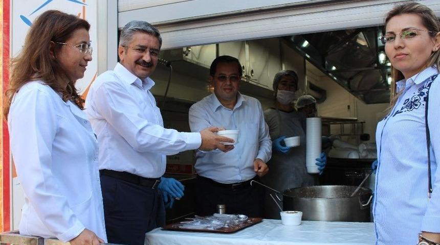 B&uuml;y&uuml;kşehir Kumluca&rsquo;da Aşure Dağıttı