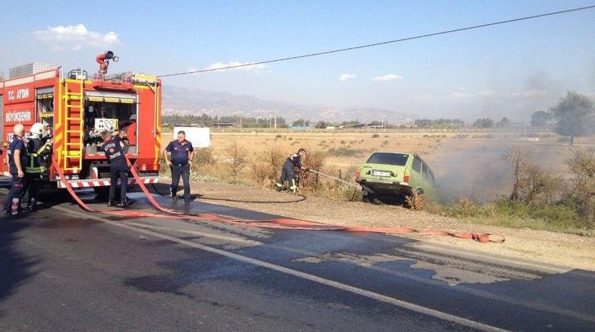 Seyir Halindeki Otomobil Bir Anda Alev Topuna D&ouml;nd&uuml;