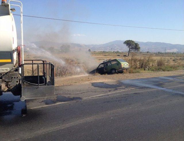 Seyir Halindeki Otomobil Bir Anda Alev Topuna D&ouml;nd&uuml; 1