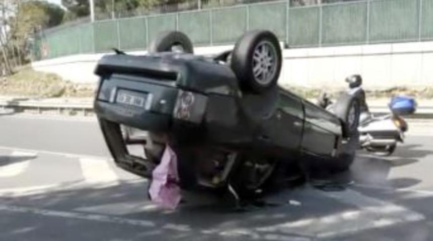 Sarıyer&rsquo;de Takla Atan Otomobilin S&uuml;r&uuml;c&uuml;s&uuml; Kazadan Yara Almadan Kurtuldu