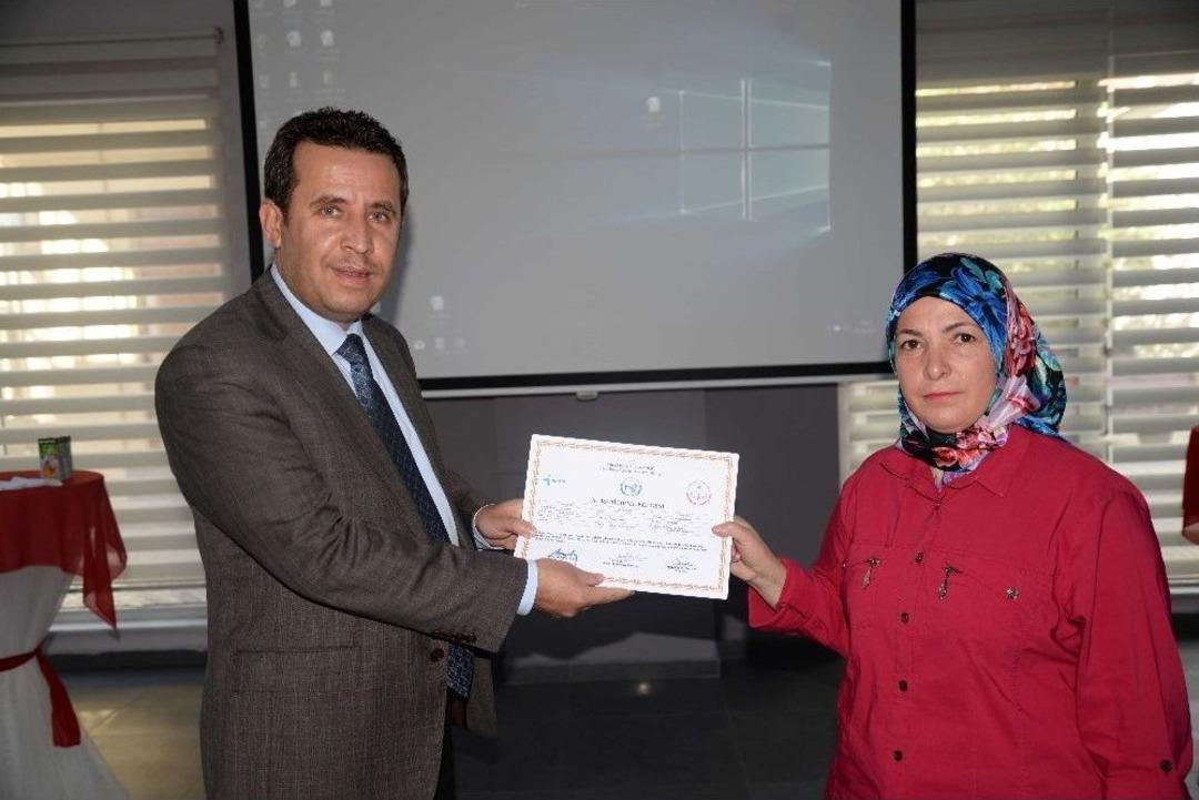 Engelli Bakım Kursiyerleri Sertifikalarına Kavuştu