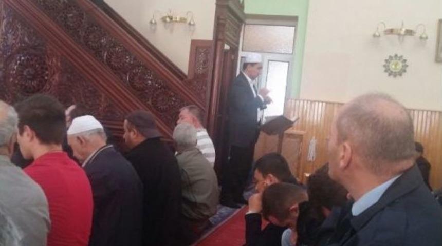 Boz&uuml;y&uuml;k&rsquo;teki Kasımpaşa Orta Camii&rsquo;nde İşaret Dili İle Cuma Hutbesi Veriliyor