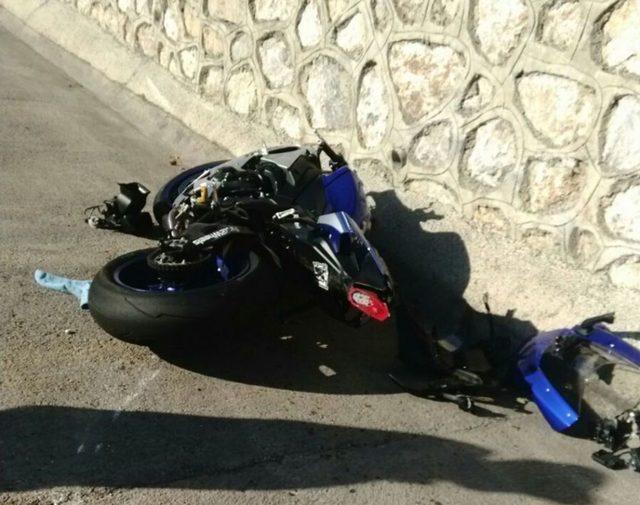 Bariyerlere Çarpıp Bacağı Kopan Motosiklet Sürücüsü Öldü