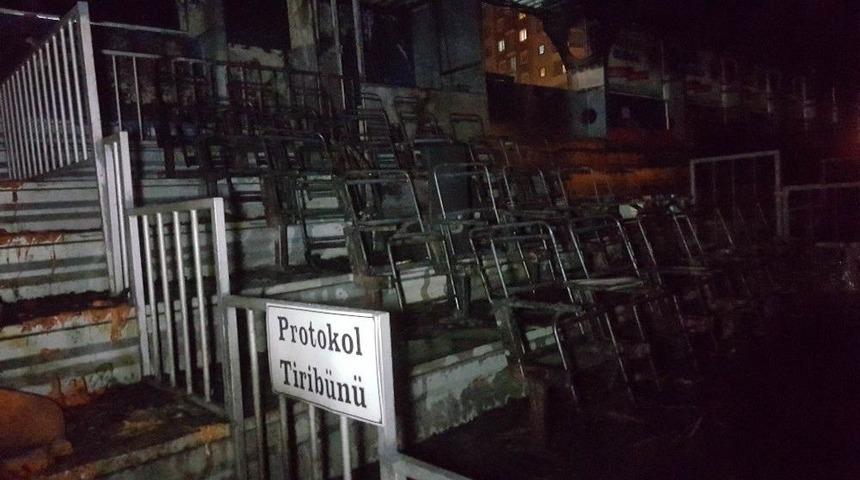 Stadyumda Trib&uuml;n Yandı