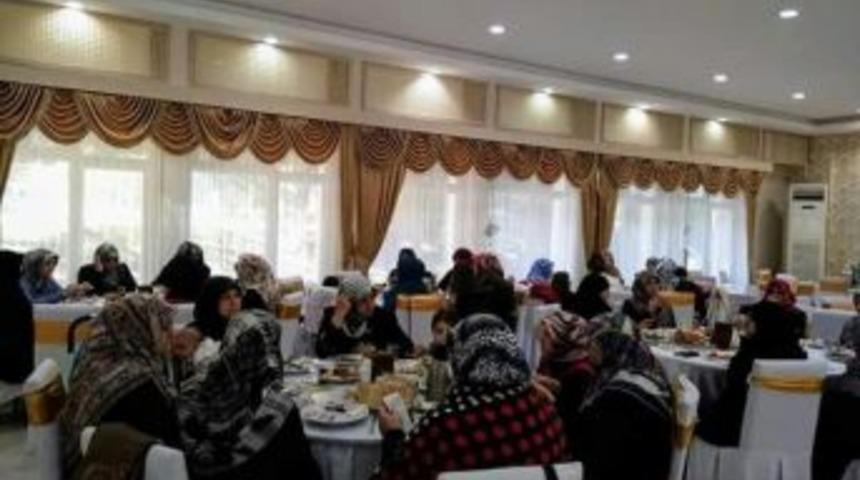 Anadolu Hanımeli Aile Derneği&rsquo;nden Arakanlı M&uuml;sl&uuml;manlara Yardım Eli