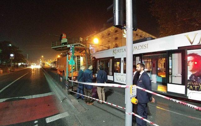 Beyazıt Tramvay Hattında Katener Teli Koptu, Seferler Aksadı