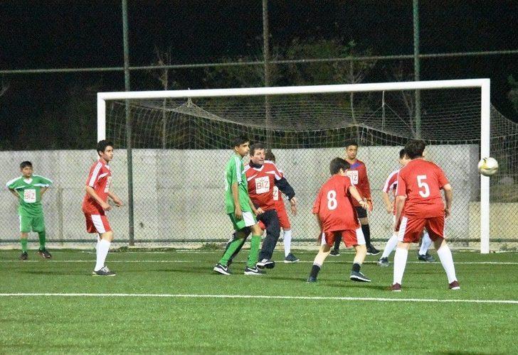 Çanakkale Valisi Tavlı, Diyarbakır’dan Gelen Öğrencilerle Maç Yaptı G2