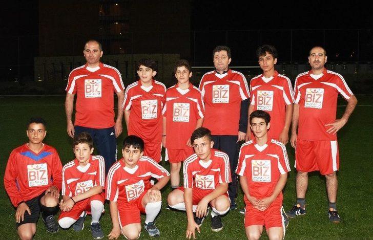 Çanakkale Valisi Tavlı, Diyarbakır’dan Gelen Öğrencilerle Maç Yaptı G4