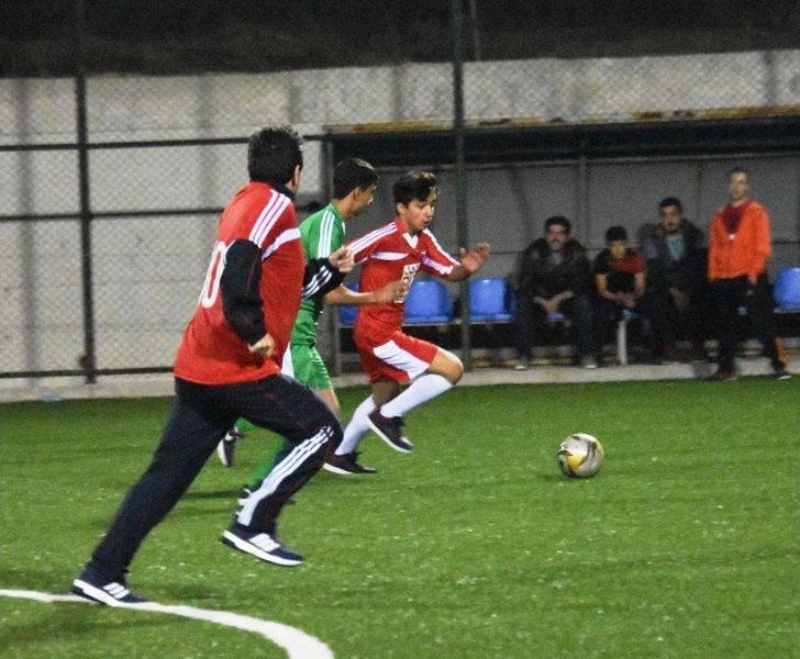 Çanakkale Valisi Tavlı, Diyarbakır’dan Gelen Öğrencilerle Maç Yaptı G5