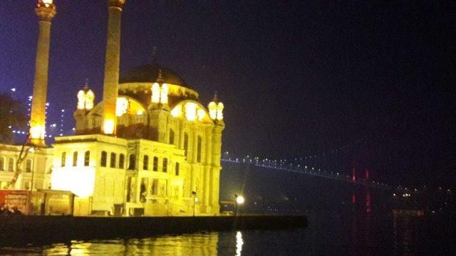 İstanbul’da Gece Boyunca Sis Etkili Oldu