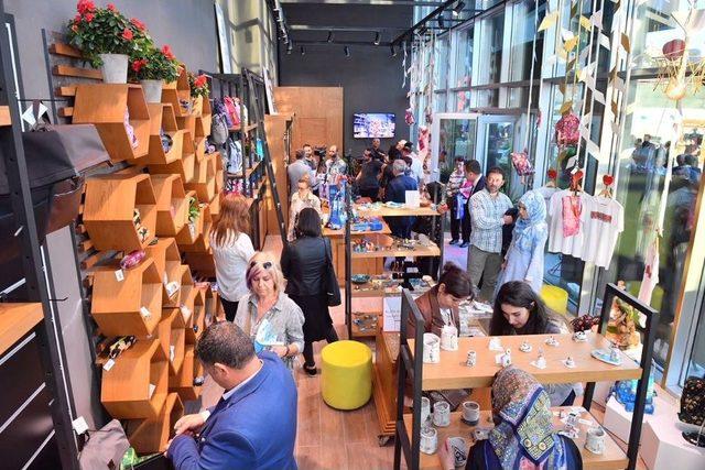 &Uuml;sk&uuml;dar&rsquo;ın &lsquo;iyilik D&uuml;kkanı&rsquo; A&ccedil;ıldı 2