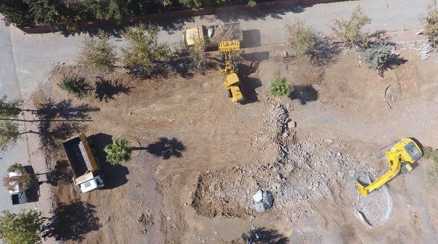 Turgut &Ouml;zal Parkı İ&ccedil;in İlk Kazma Vuruldu