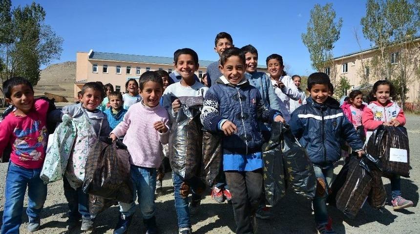 Minik &Ouml;ğrenciler Sevindirildi